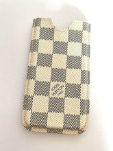Load image into Gallery viewer, LOUIS VUITTON Damier case white iphone5 
